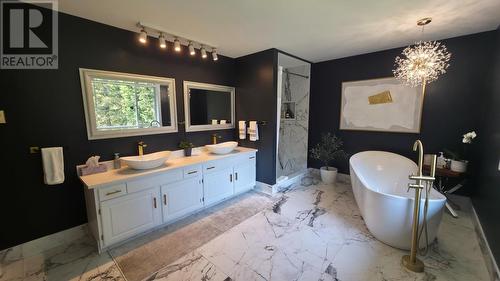823 Fourth Lin E, Sault Ste. Marie, ON - Indoor Photo Showing Bathroom
