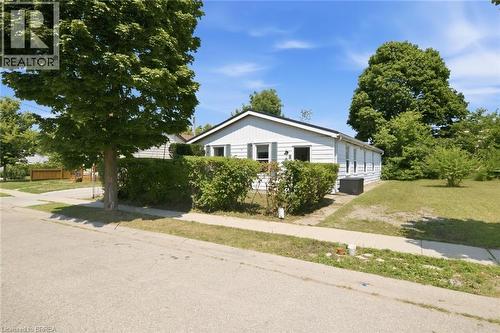 8 RUSSELL Street  Brantford, ON N3R 1Y7