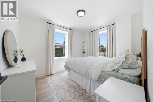 8 Russell Street, Brantford, ON - Indoor Photo Showing Bedroom