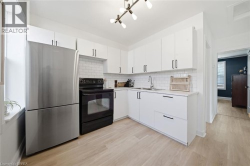 8 Russell Street, Brantford, ON - Indoor Photo Showing Kitchen