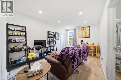8 Russell Street, Brantford, ON - Indoor