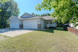 26 Westwood Avenue  Mitchell, MB R5G 1H7