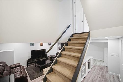 19 Lechman Place, Winnipeg, MB - Indoor Photo Showing Other Room