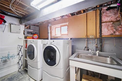 19 Lechman Place, Winnipeg, MB - Indoor Photo Showing Laundry Room
