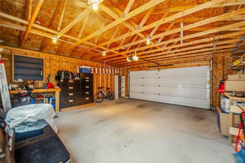 19 Lechman Place, Winnipeg, MB - Indoor Photo Showing Garage