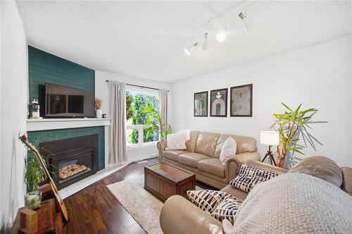 19 Lechman Place, Winnipeg, MB - Indoor Photo Showing Living Room With Fireplace