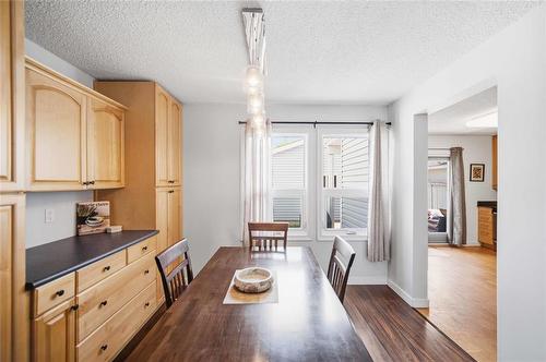19 Lechman Place, Winnipeg, MB - Indoor Photo Showing Dining Room