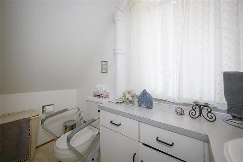 207 Hill Street, Winnipeg, MB - Indoor