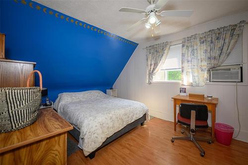 207 Hill Street, Winnipeg, MB - Indoor Photo Showing Bedroom