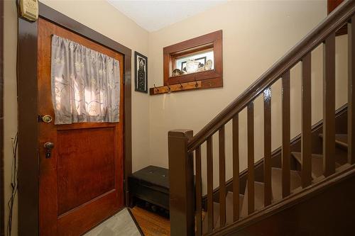 207 Hill Street, Winnipeg, MB - Indoor Photo Showing Other Room