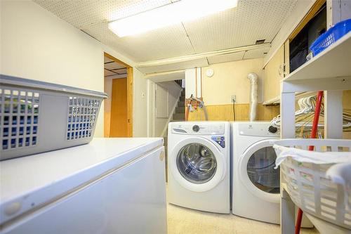 207 Hill Street, Winnipeg, MB - Indoor Photo Showing Laundry Room