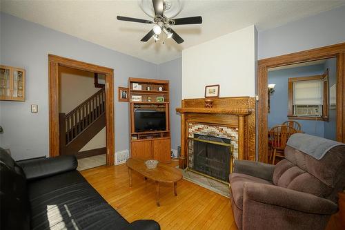 207 Hill Street, Winnipeg, MB - Indoor Photo Showing Living Room With Fireplace