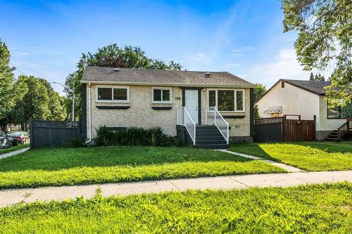 106 Clayton Drive, Winnipeg, MB - Outdoor
