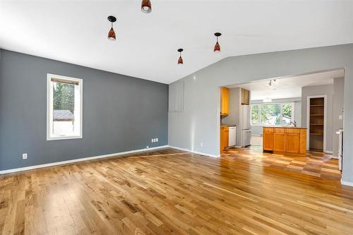 106 Clayton Drive, Winnipeg, MB - Indoor Photo Showing Other Room