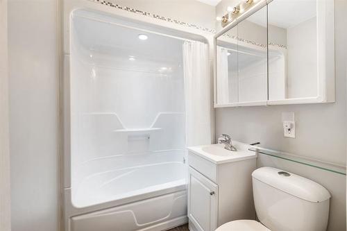 106 Clayton Drive, Winnipeg, MB - Indoor Photo Showing Bathroom