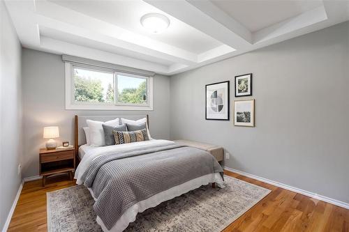 106 Clayton Drive, Winnipeg, MB - Indoor Photo Showing Bedroom