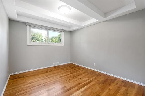 106 Clayton Drive, Winnipeg, MB - Indoor Photo Showing Other Room
