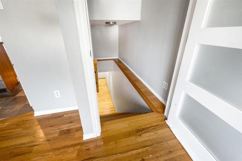 106 Clayton Drive, Winnipeg, MB - Indoor Photo Showing Other Room