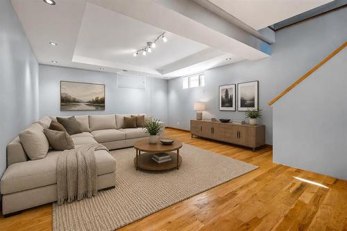 106 Clayton Drive, Winnipeg, MB - Indoor Photo Showing Living Room
