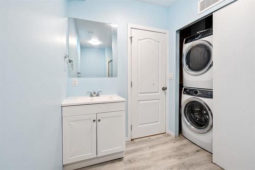 106 Clayton Drive, Winnipeg, MB - Indoor Photo Showing Laundry Room