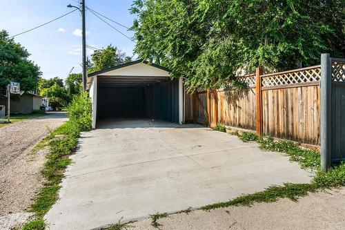 106 Clayton Drive, Winnipeg, MB - Outdoor