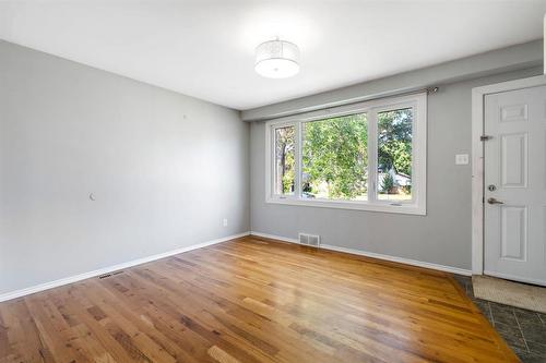 106 Clayton Drive, Winnipeg, MB - Indoor Photo Showing Other Room