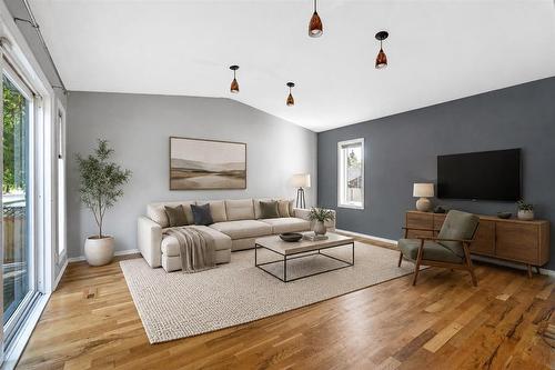 106 Clayton Drive, Winnipeg, MB - Indoor Photo Showing Living Room