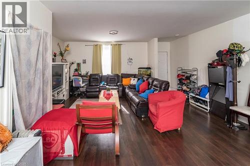 33 Railway Street, Hamilton, ON - Indoor Photo Showing Living Room