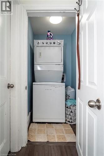 33 Railway Street, Hamilton, ON - Indoor Photo Showing Laundry Room