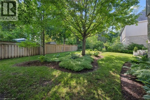 25 Manor Park Crescent Unit# 11, Guelph, ON - Outdoor With Backyard