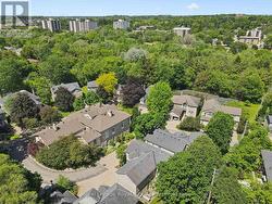 11 - 25 MANOR PARK CRESCENT Guelph (Dovercliffe Park/Old University), ON N1G 1A2