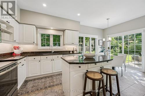 11 - 25 Manor Park Crescent, Guelph (Dovercliffe Park/Old University), ON - Indoor Photo Showing Kitchen With Double Sink With Upgraded Kitchen