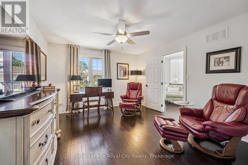 11 - 25 Manor Park Crescent, Guelph (Dovercliffe Park/Old University), ON - Indoor Photo Showing Living Room