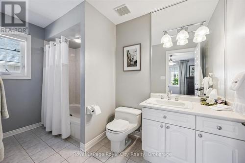 11 - 25 Manor Park Crescent, Guelph (Dovercliffe Park/Old University), ON - Indoor Photo Showing Bathroom