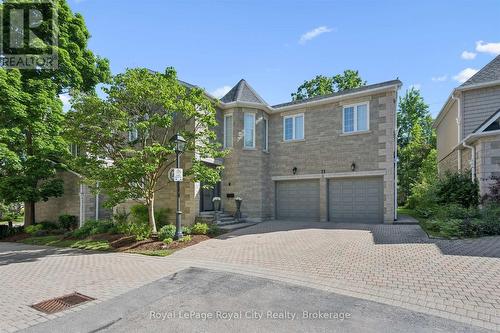 11 - 25 Manor Park Crescent, Guelph (Dovercliffe Park/Old University), ON - Outdoor