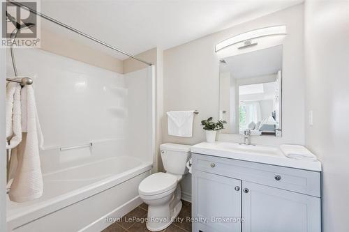 212 - 37 Goodwin Drive, Guelph (Pineridge/Westminster Woods), ON - Indoor Photo Showing Bathroom