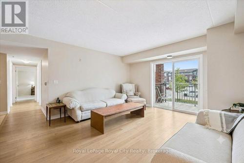 212 - 37 Goodwin Drive, Guelph (Pineridge/Westminster Woods), ON - Indoor Photo Showing Living Room