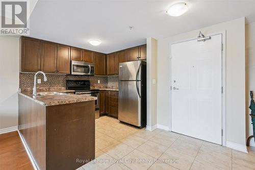212 - 37 Goodwin Drive, Guelph (Pineridge/Westminster Woods), ON - Indoor Photo Showing Kitchen