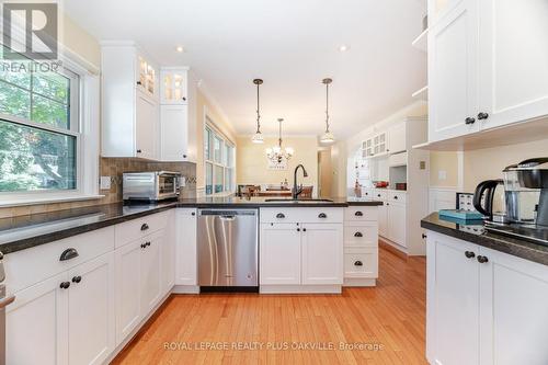 43 Ravina Crescent, Hamilton, ON - Indoor Photo Showing Kitchen