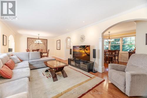 43 Ravina Crescent, Hamilton, ON - Indoor Photo Showing Living Room