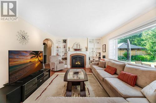 43 Ravina Crescent, Hamilton, ON - Indoor Photo Showing Living Room With Fireplace