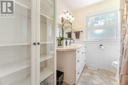 43 Ravina Crescent, Hamilton, ON - Indoor Photo Showing Bathroom