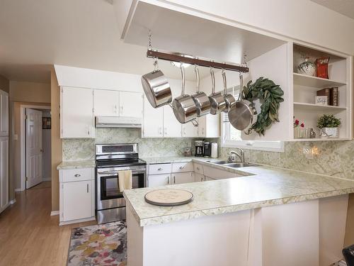 237 Anten St., Thunder Bay, ON - Indoor Photo Showing Kitchen With Double Sink