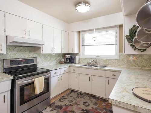 237 Anten St., Thunder Bay, ON - Indoor Photo Showing Kitchen With Double Sink
