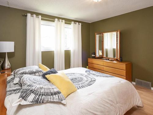 237 Anten St., Thunder Bay, ON - Indoor Photo Showing Bedroom