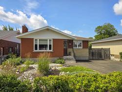 237 Anten St.  Thunder Bay, ON P7B 5J5
