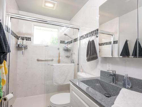 237 Anten St., Thunder Bay, ON - Indoor Photo Showing Bathroom