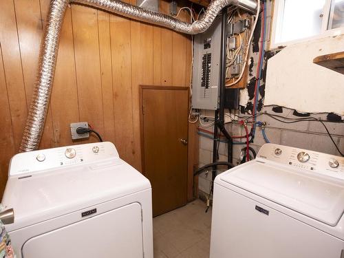 237 Anten St., Thunder Bay, ON - Indoor Photo Showing Laundry Room