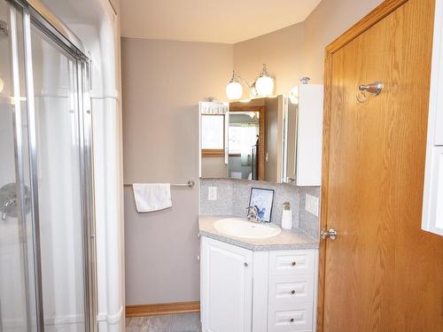 236 Poplar Ave, Thunder Bay, ON - Indoor Photo Showing Bathroom