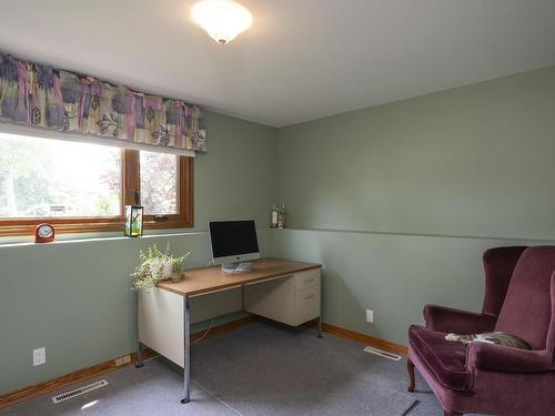 236 Poplar Ave, Thunder Bay, ON - Indoor Photo Showing Office
